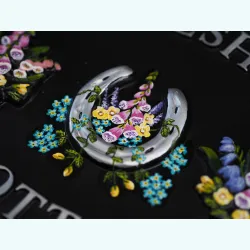 Horseshoe & Flowers Close Up - M90a-close