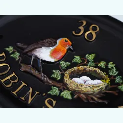 Robin & Flat Painted Nest Close Up - B107a-1