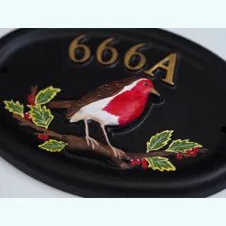 Robin & Holly Close Up - B105a-close